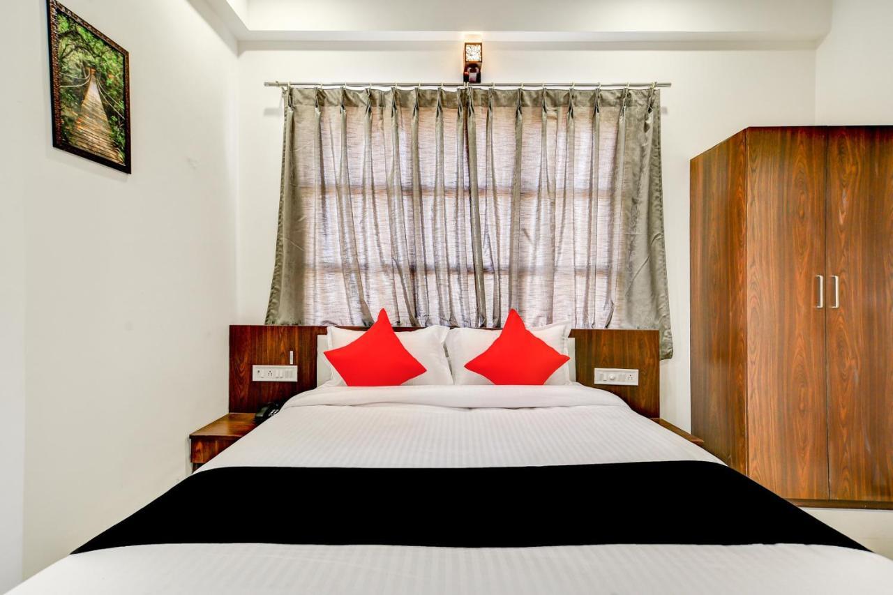 Capital O 77828 Hotel Twinkle Regency Indaur Exteriér fotografie