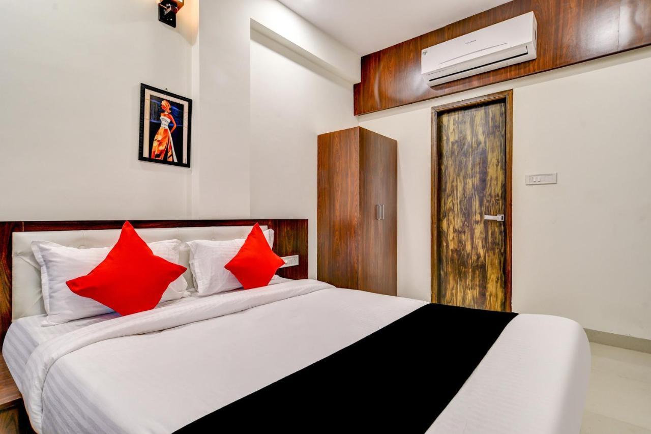 Capital O 77828 Hotel Twinkle Regency Indaur Exteriér fotografie
